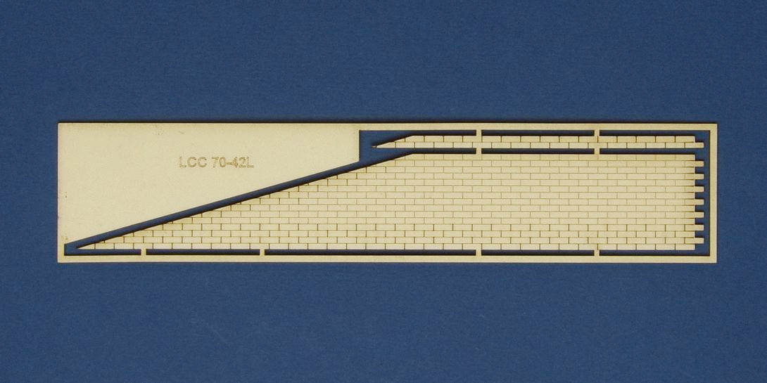 LCC 70-42L O gauge platform edge slope - left Platform edging for the O gauge platforms. Made with 1.4mm thick material which allows it to be bent into a gentle curve.